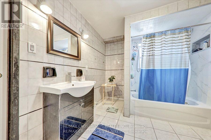 18 Demarco Boulevard, Toronto, Ontario  M6L 2W1 - Photo 14 - W12911318