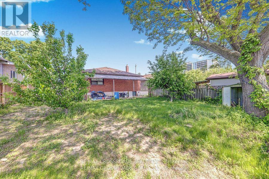 18 Demarco Boulevard, Toronto, Ontario  M6L 2W1 - Photo 25 - W12911318