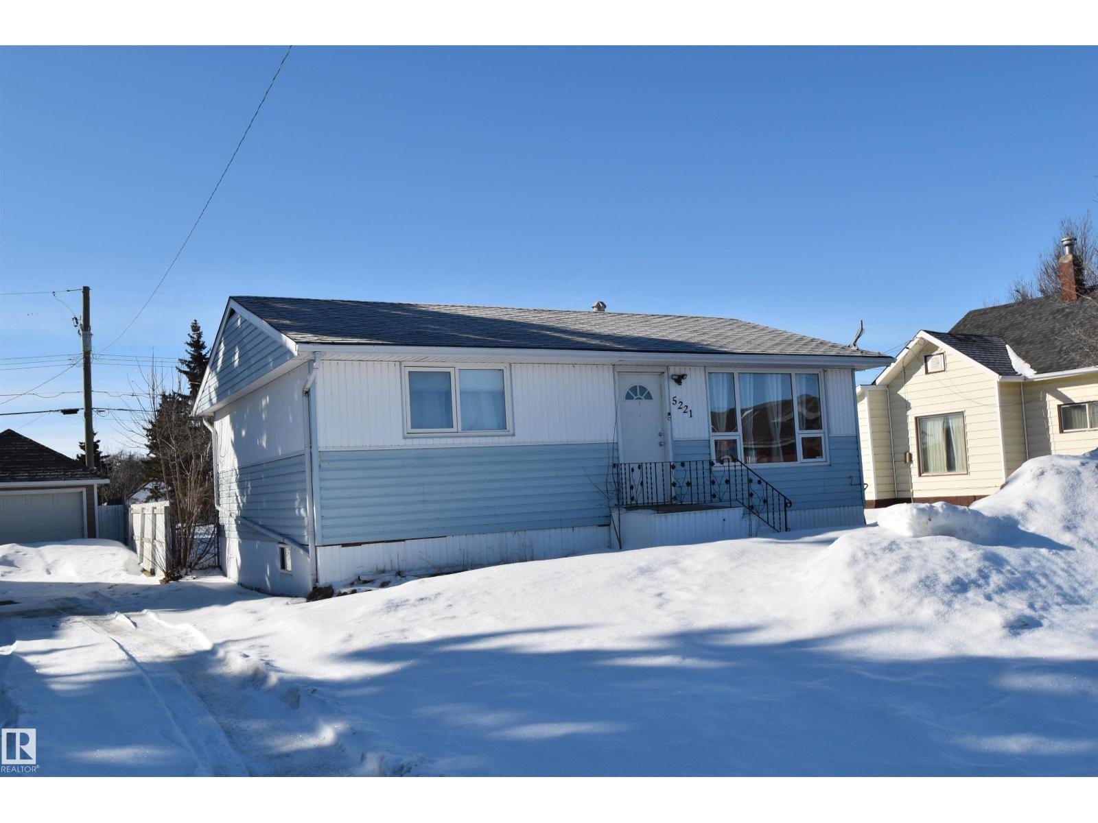 5221 49 AV, st. paul town, Alberta