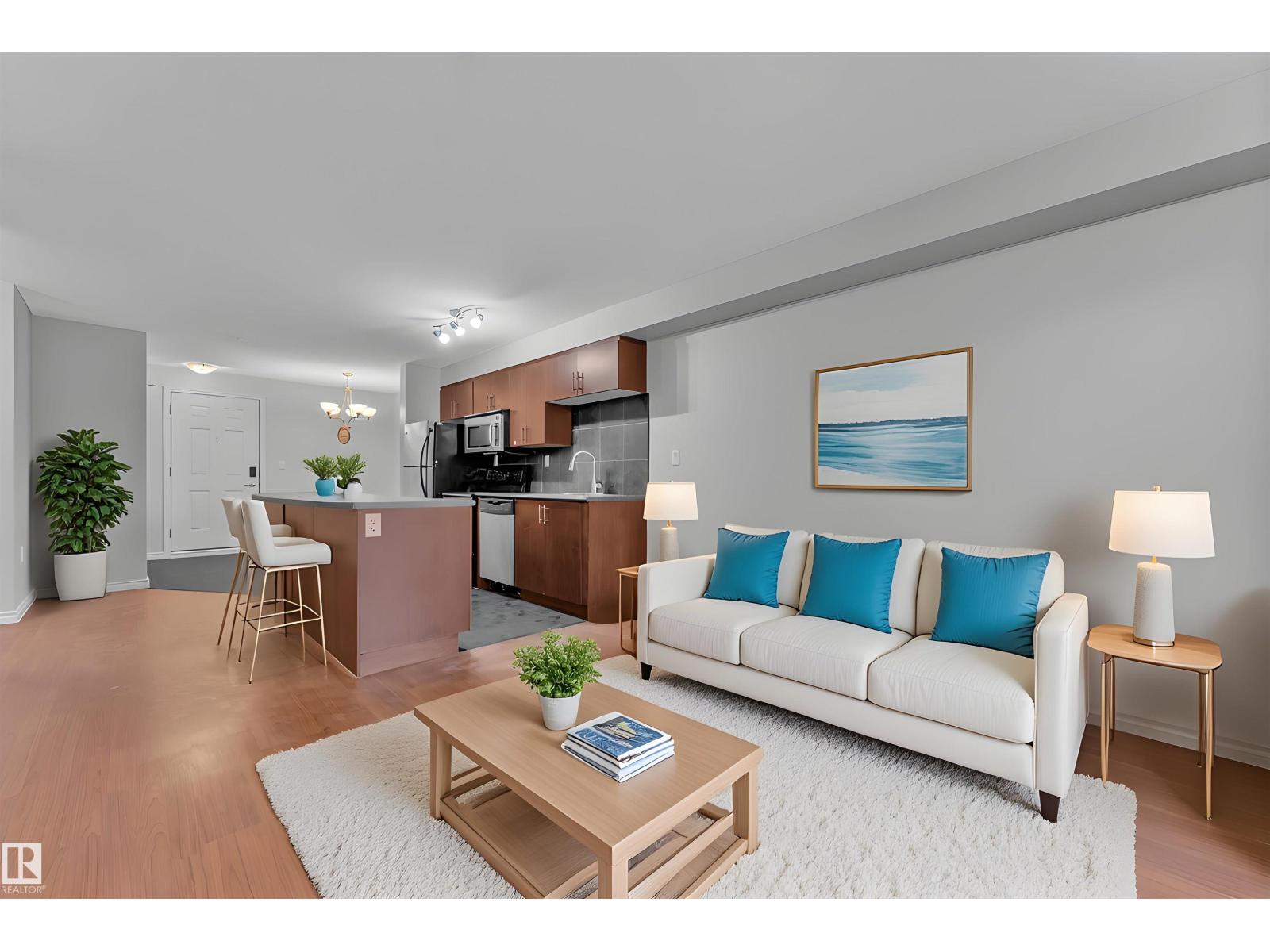 #210 10118 106 Av Nw, Edmonton, Alberta  T5H 0B8 - Photo 2 - E4478716