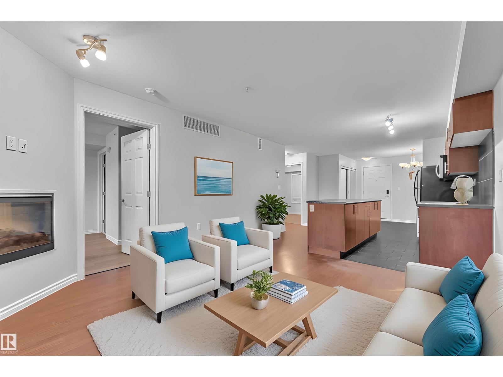 #210 10118 106 Av Nw, Edmonton, Alberta  T5H 0B8 - Photo 3 - E4478716