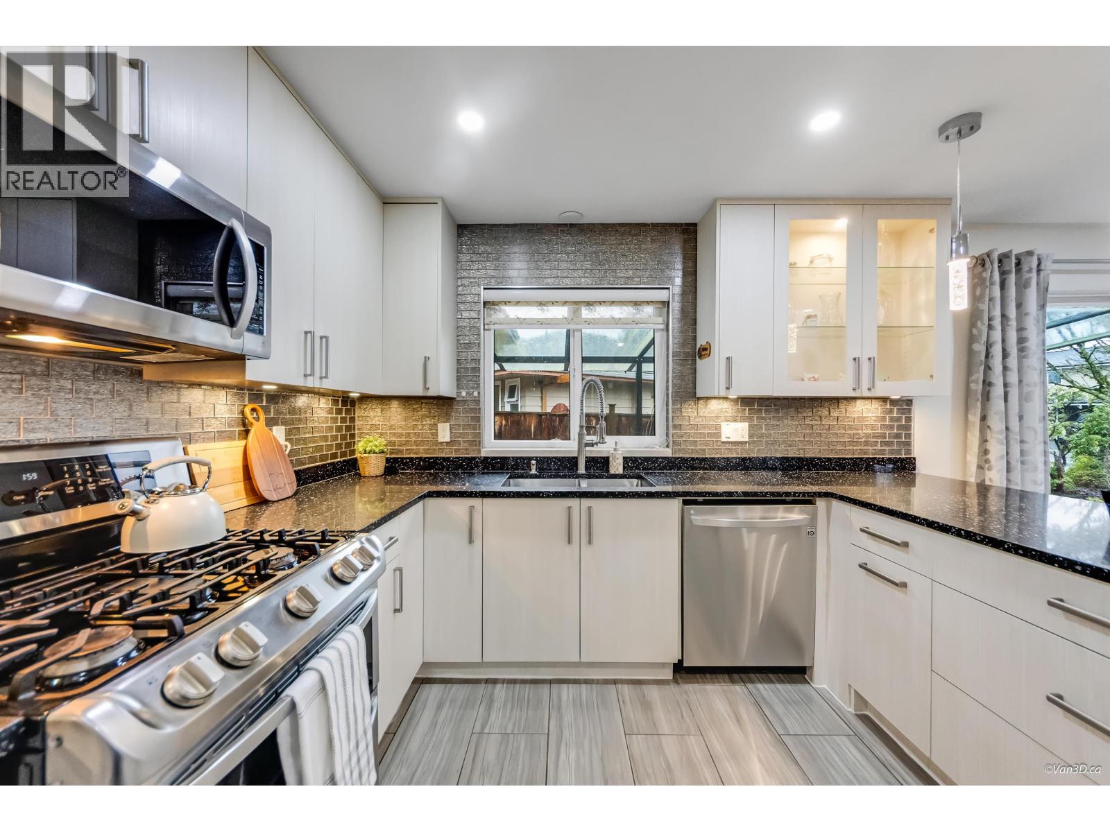 20461 Deniza Avenue, Maple Ridge, British Columbia  V2X 8T7 - Photo 5 - R3102194