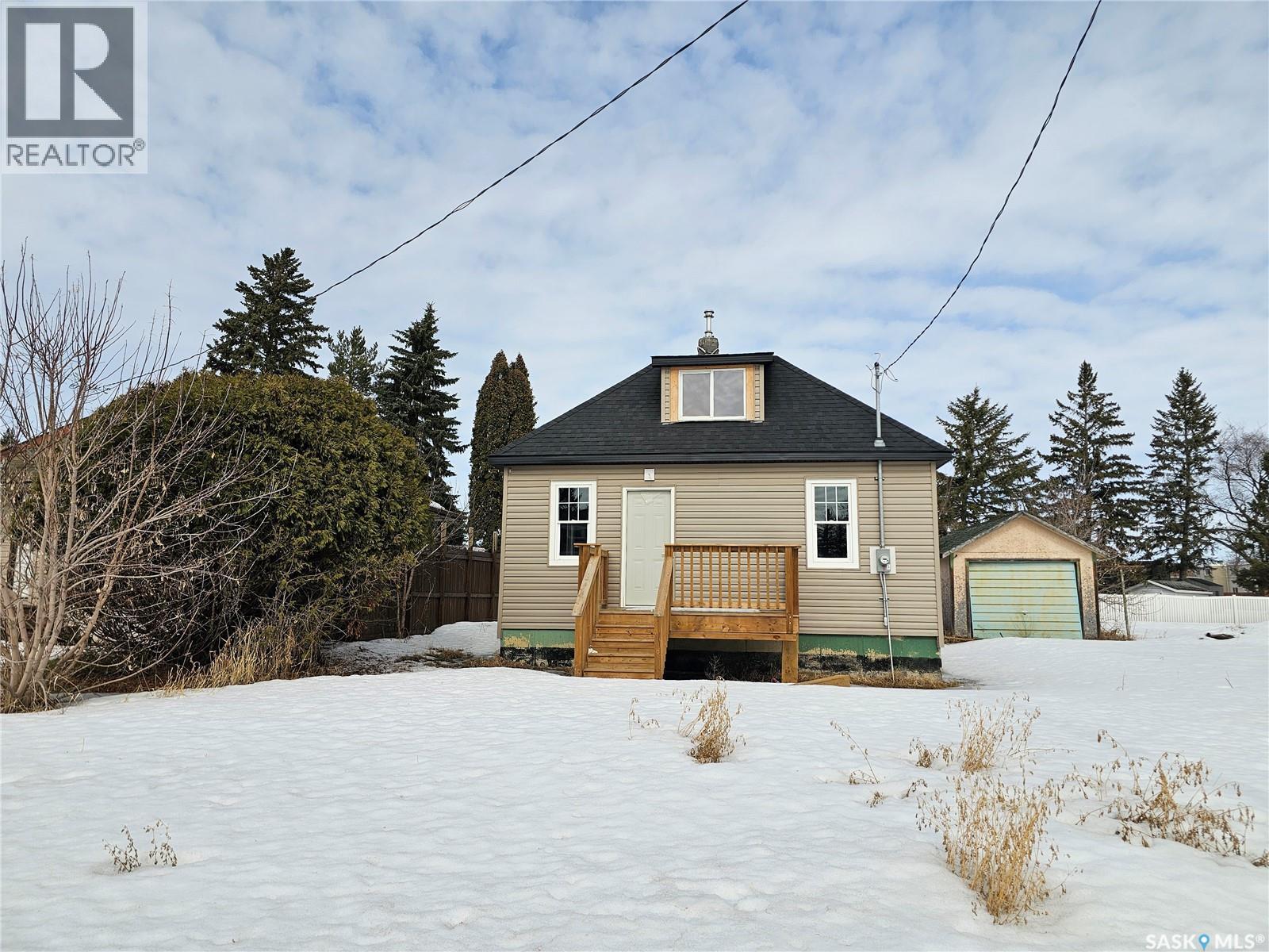 1038 Veterans Avenue, Esterhazy, Saskatchewan  S0A 0X0 - Photo 2 - SK031093