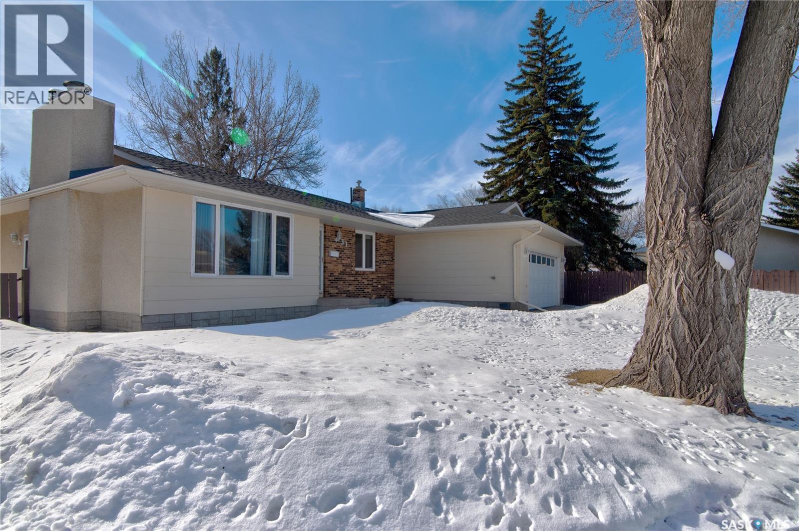 31 Crossley Bay, Regina, Saskatchewan  S4R 7C2 - Photo 2 - SK031087