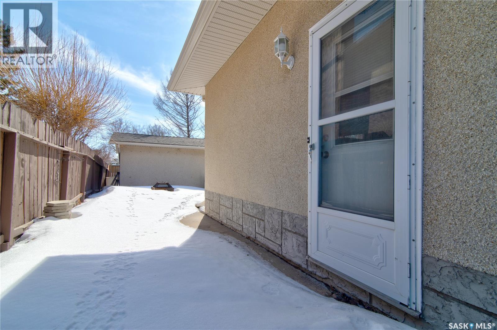 31 Crossley Bay, Regina, Saskatchewan  S4R 7C2 - Photo 44 - SK031087