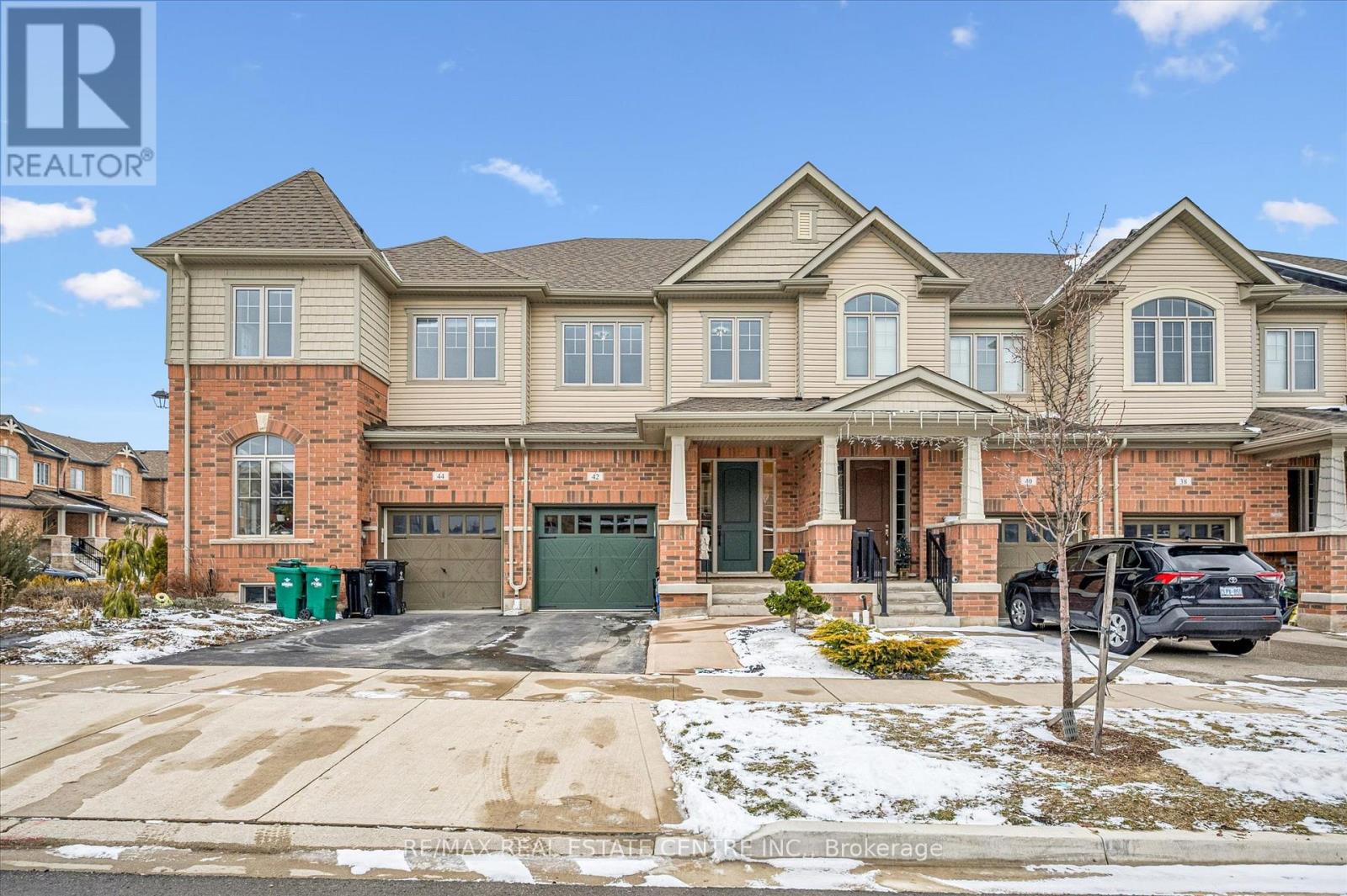 42 Stonehill Avenue, Kitchener, Ontario  N2R 0N8 - Photo 2 - X12911288