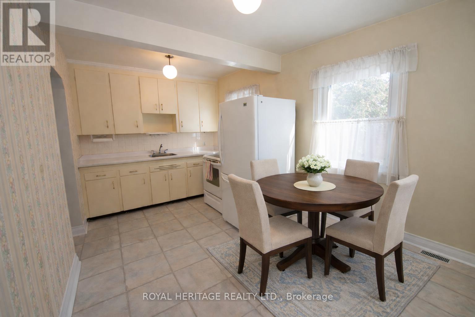 17 Kingswell Crescent, Toronto, Ontario  M1L 3E2 - Photo 4 - E12898464