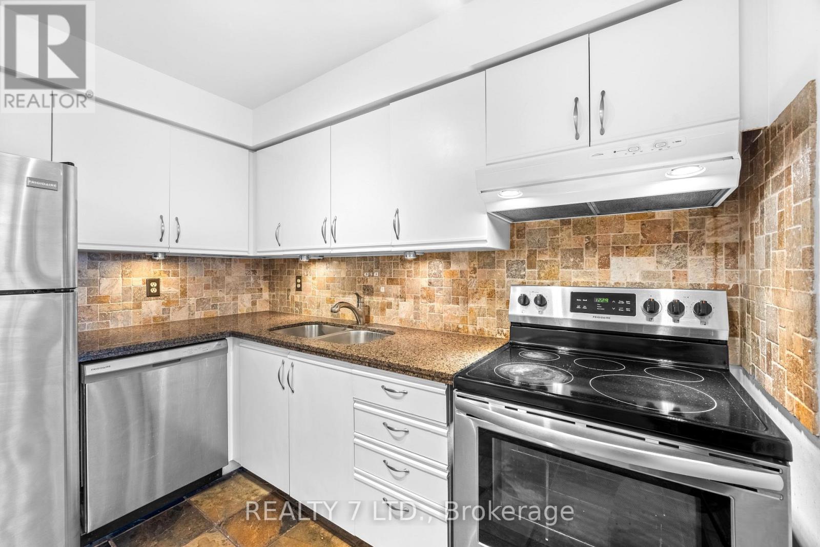 412 - 1270 Maple Crossing Boulevard, Burlington, Ontario  L7S 2J9 - Photo 11 - W12909004