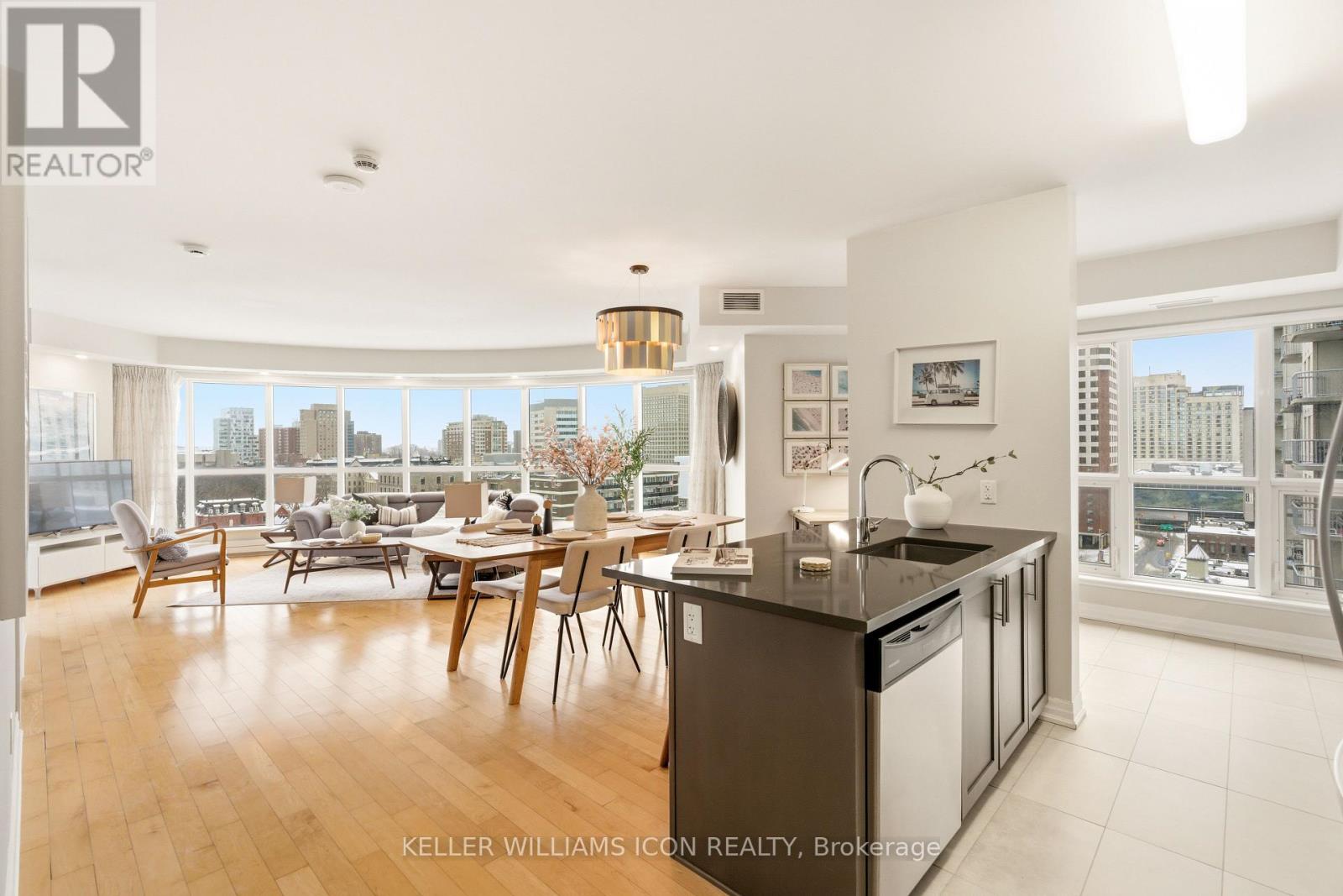 1301 - 195 Besserer Street, Ottawa, Ontario  K1N 0B6 - Photo 2 - X12911328