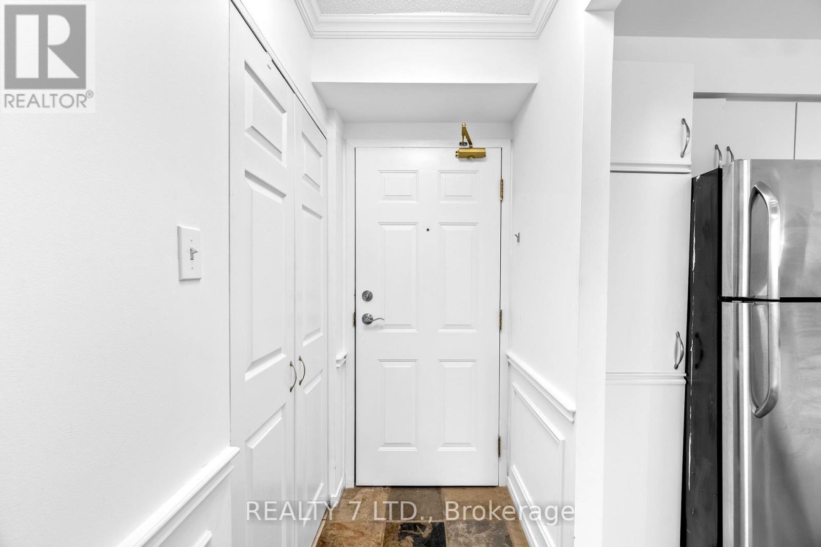 412 - 1270 Maple Crossing Boulevard, Burlington, Ontario  L7S 2J9 - Photo 6 - W12909004