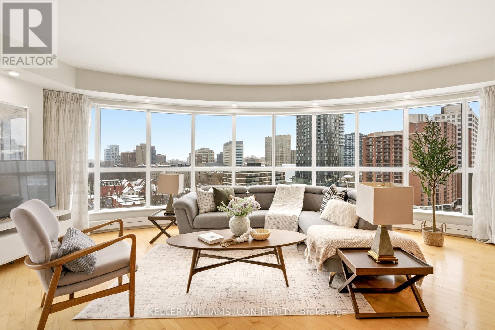 1301 - 195 Besserer Street, Ottawa, Ontario  K1N 0B6 - Photo 4 - X12911328