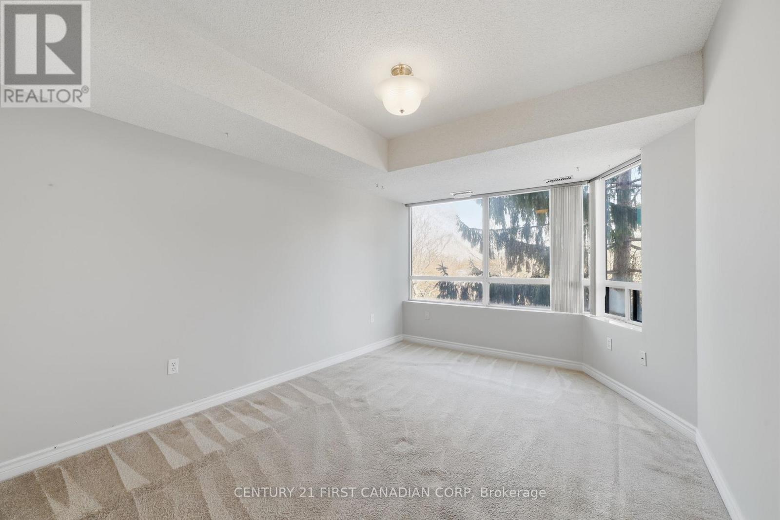 Photo 16 of 40 for 306 - 744 Wonderland Road S