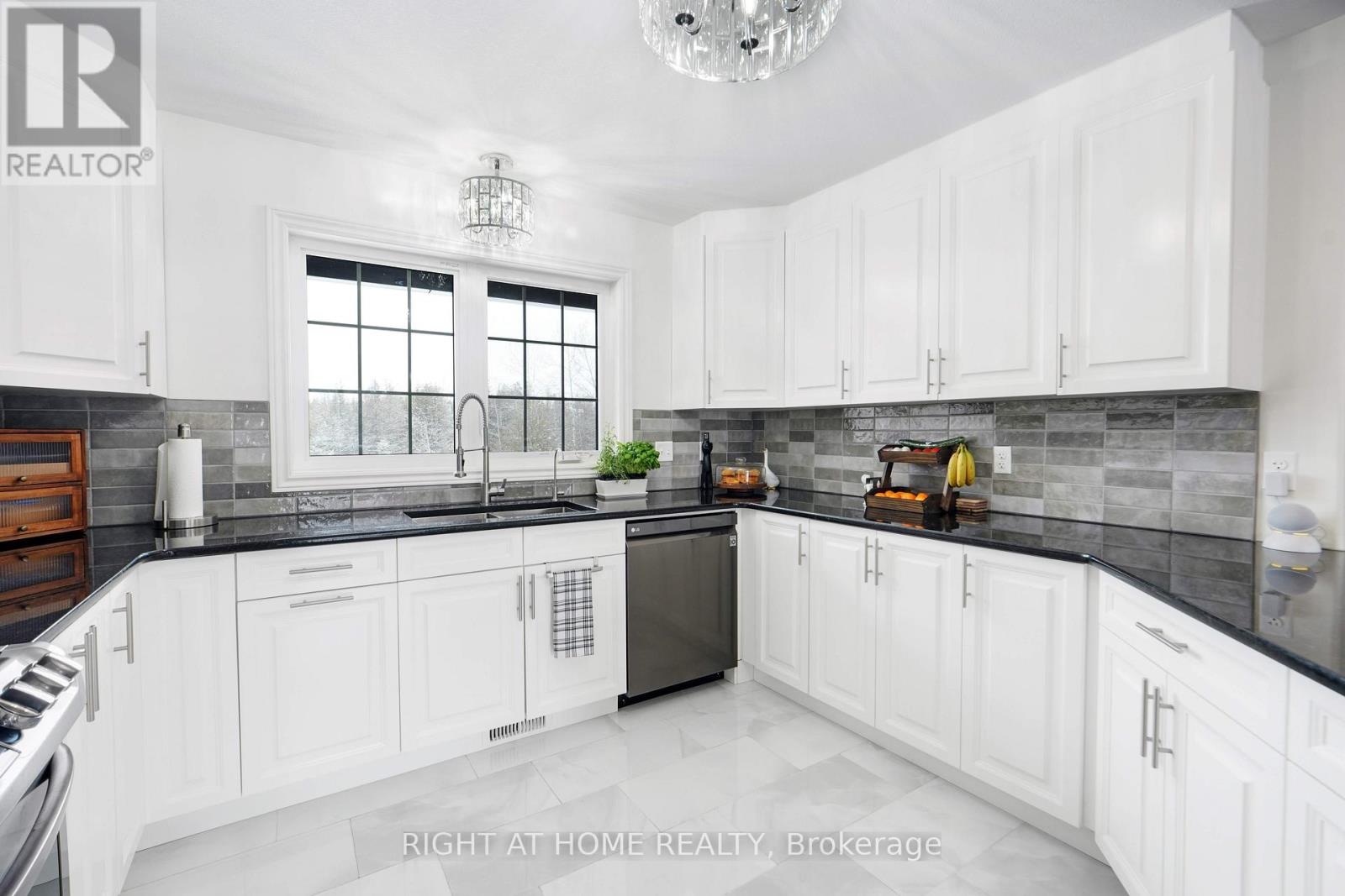 8833 Copeland Road, Ottawa, Ontario  K0A 1B0 - Photo 10 - X12911386