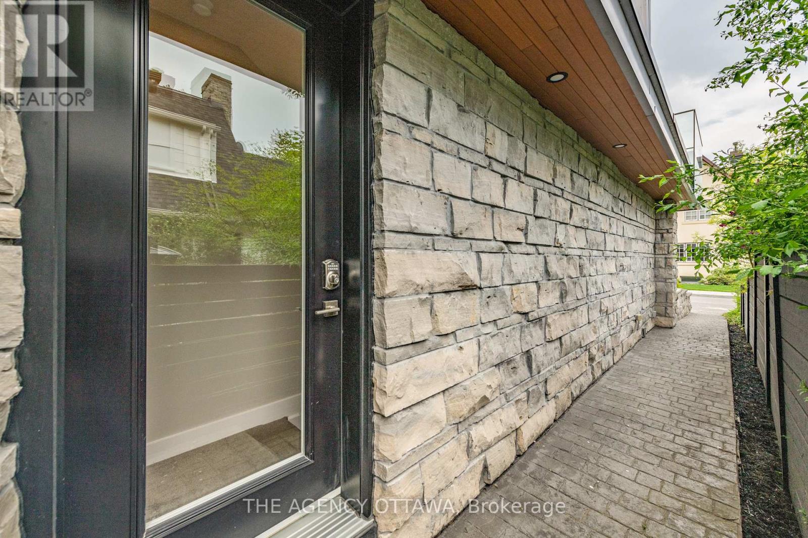 2 - 946 Colonel By Drive, Ottawa, Ontario  K1S 5C9 - Photo 3 - X12911530