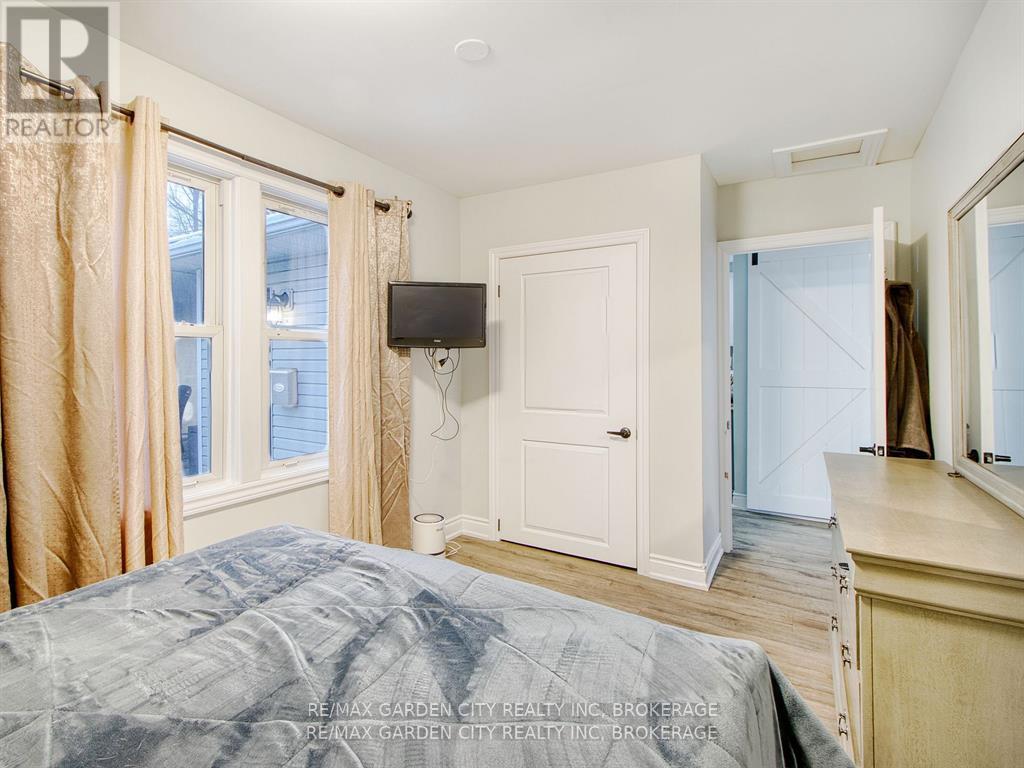 68 Carlton Street, St. Catharines, Ontario  L2R 1P8 - Photo 14 - X12911512