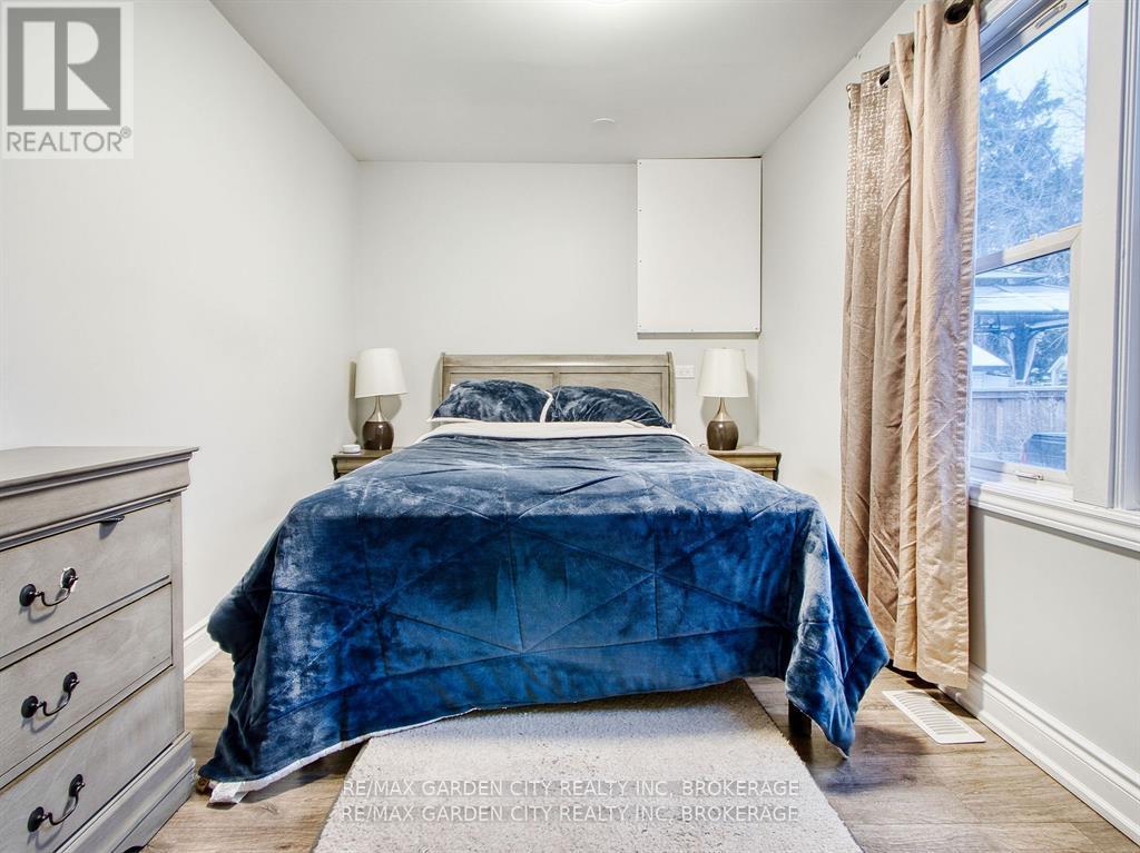 68 Carlton Street, St. Catharines, Ontario  L2R 1P8 - Photo 15 - X12911512