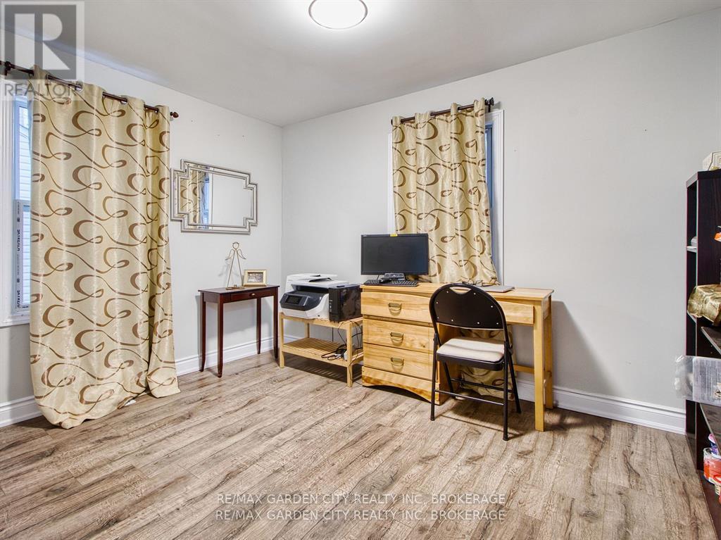 68 Carlton Street, St. Catharines, Ontario  L2R 1P8 - Photo 17 - X12911512