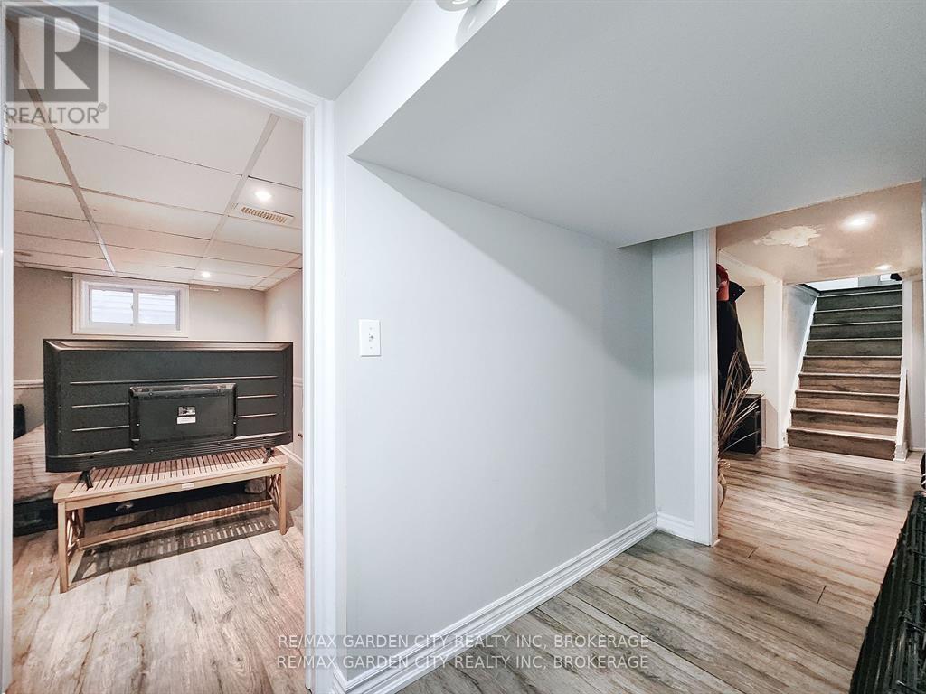 68 Carlton Street, St. Catharines, Ontario  L2R 1P8 - Photo 18 - X12911512