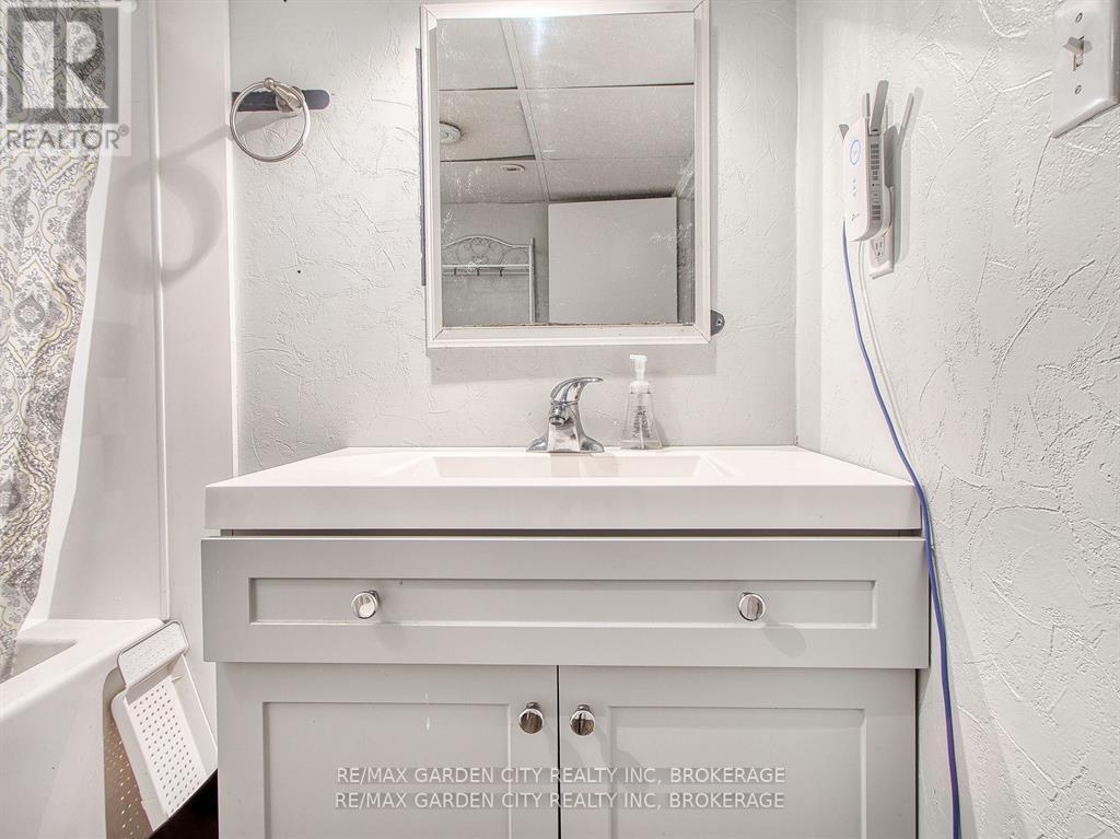 68 Carlton Street, St. Catharines, Ontario  L2R 1P8 - Photo 21 - X12911512