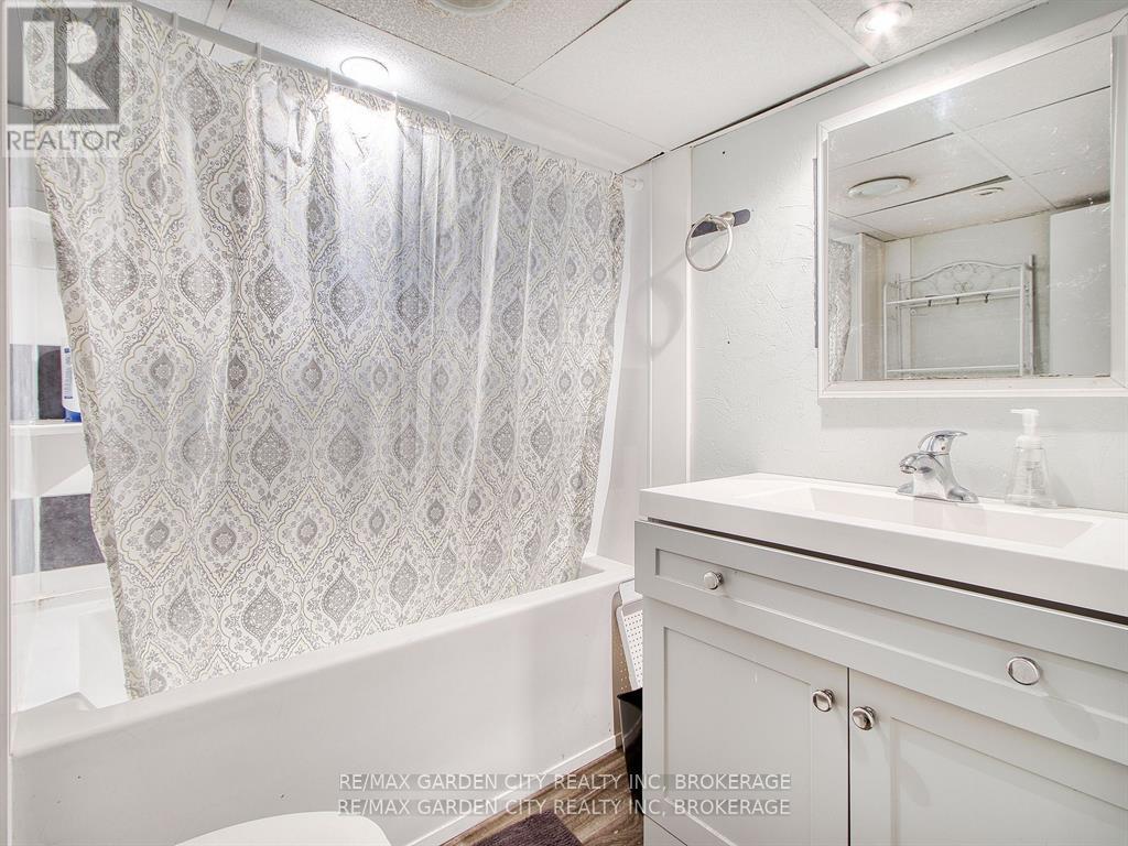 68 Carlton Street, St. Catharines, Ontario  L2R 1P8 - Photo 22 - X12911512