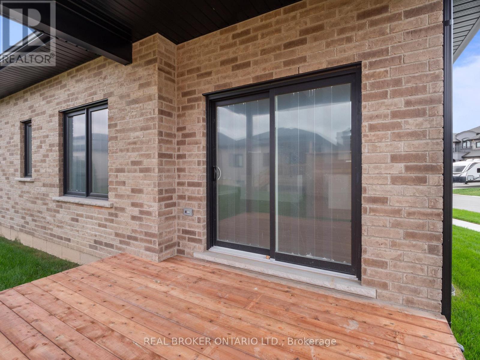 118 Willowbrook Drive, Welland (West Welland), Ontario  L3C 0G2 - Photo 24 - X12911544