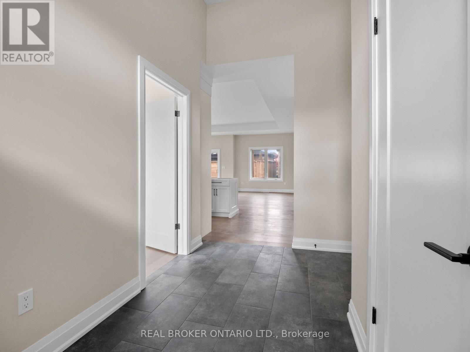 118 Willowbrook Drive, Welland (West Welland), Ontario  L3C 0G2 - Photo 5 - X12911544