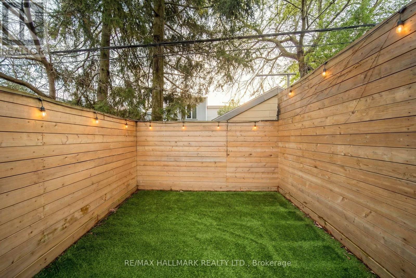 282 Lee Avenue, Toronto, Ontario  M4E 2P5 - Photo 24 - E12862066