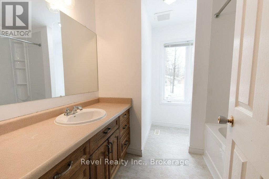 64 32nd Street N, Wasaga Beach, Ontario  L9Z 2C4 - Photo 10 - S12911616