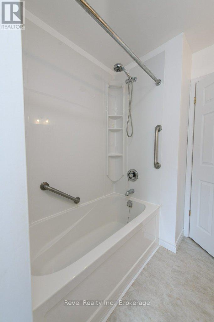 64 32nd Street N, Wasaga Beach, Ontario  L9Z 2C4 - Photo 11 - S12911616