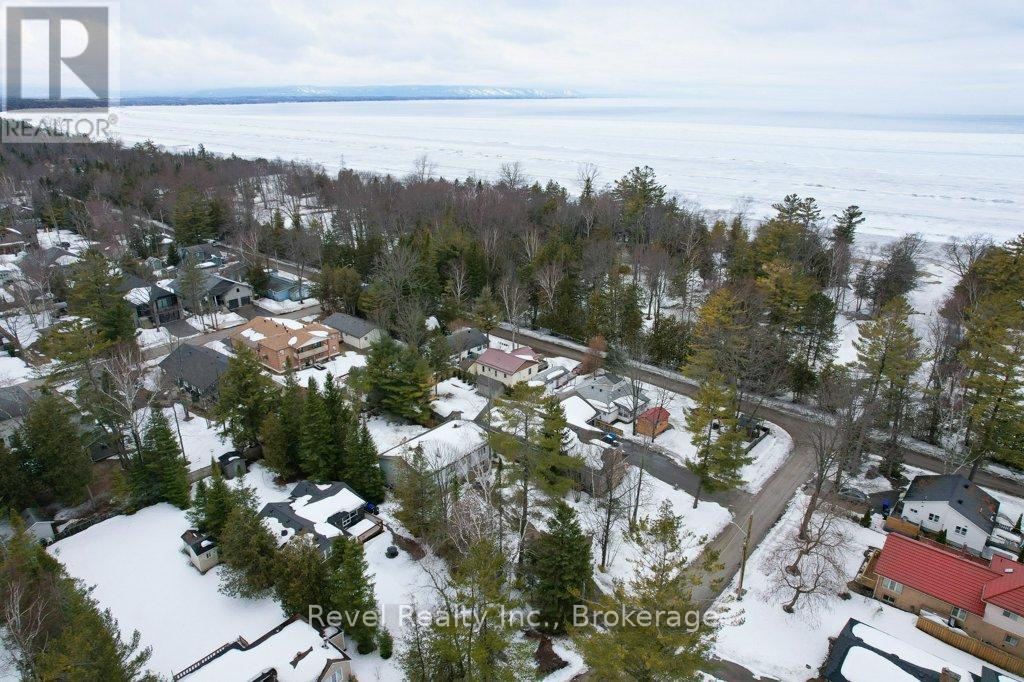 64 32nd Street N, Wasaga Beach, Ontario  L9Z 2C4 - Photo 2 - S12911616