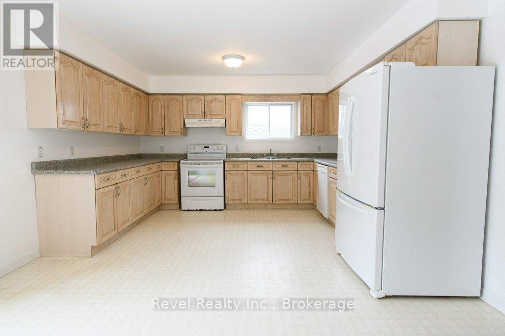 64 32nd Street N, Wasaga Beach, Ontario  L9Z 2C4 - Photo 3 - S12911616