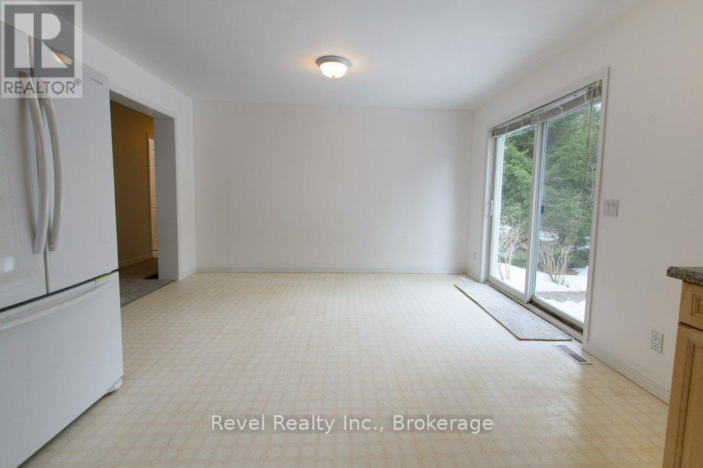 64 32nd Street N, Wasaga Beach, Ontario  L9Z 2C4 - Photo 4 - S12911616