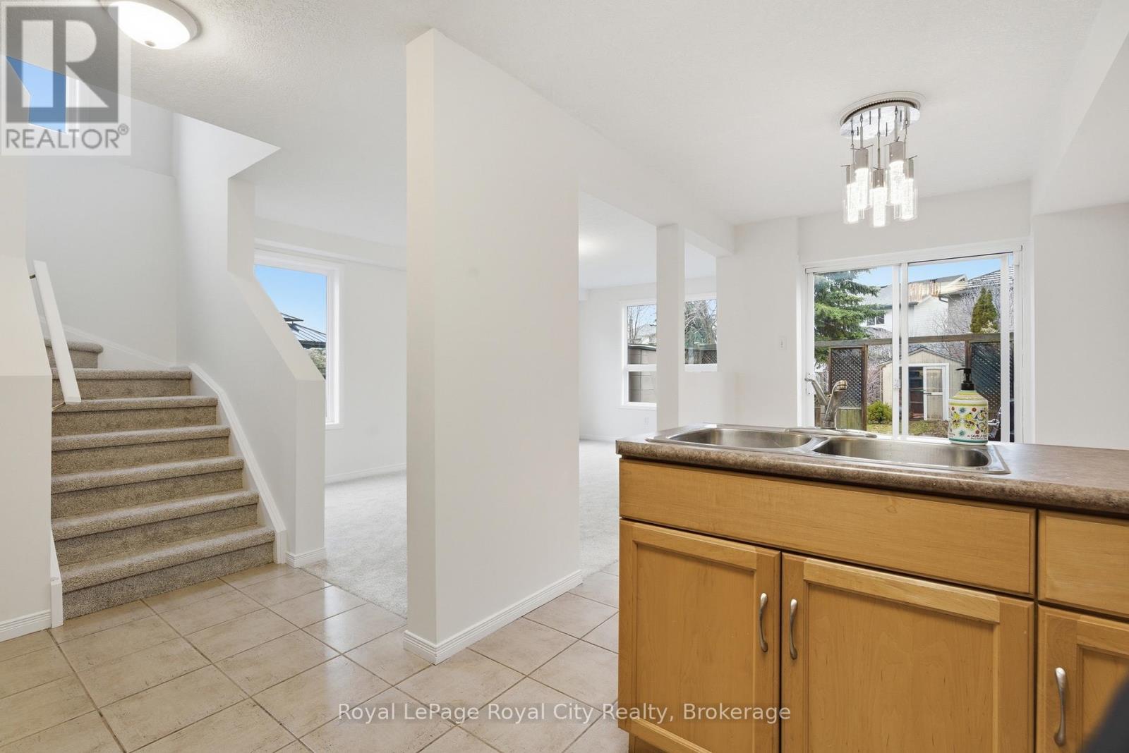 84 Swift Crescent, Guelph, Ontario  N1E 7J1 - Photo 14 - X12911378