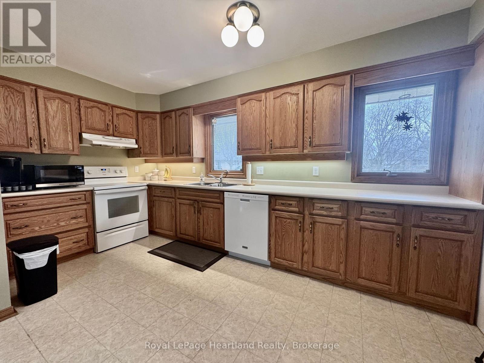 36 Mcdonald Street, Stratford, Ontario  N5A 4W5 - Photo 5 - X12911428