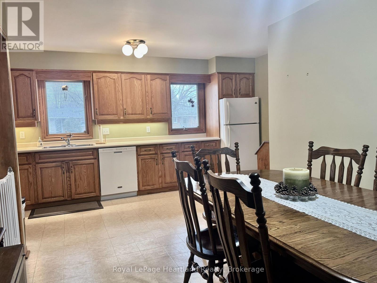 36 Mcdonald Street, Stratford, Ontario  N5A 4W5 - Photo 7 - X12911428