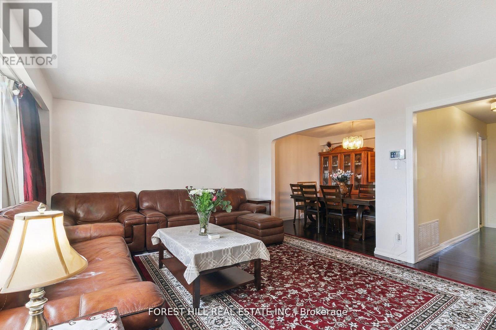 86 Village Greenway, Toronto (Henry Farm), Ontario  M2J 1K8 - Photo 6 - C12911422