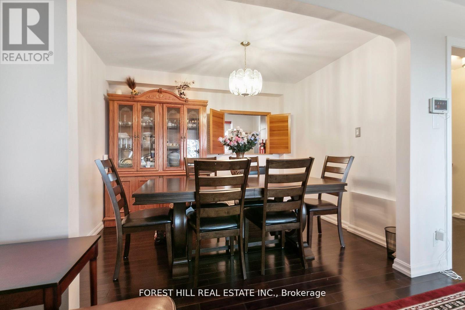 86 Village Greenway, Toronto (Henry Farm), Ontario  M2J 1K8 - Photo 7 - C12911422