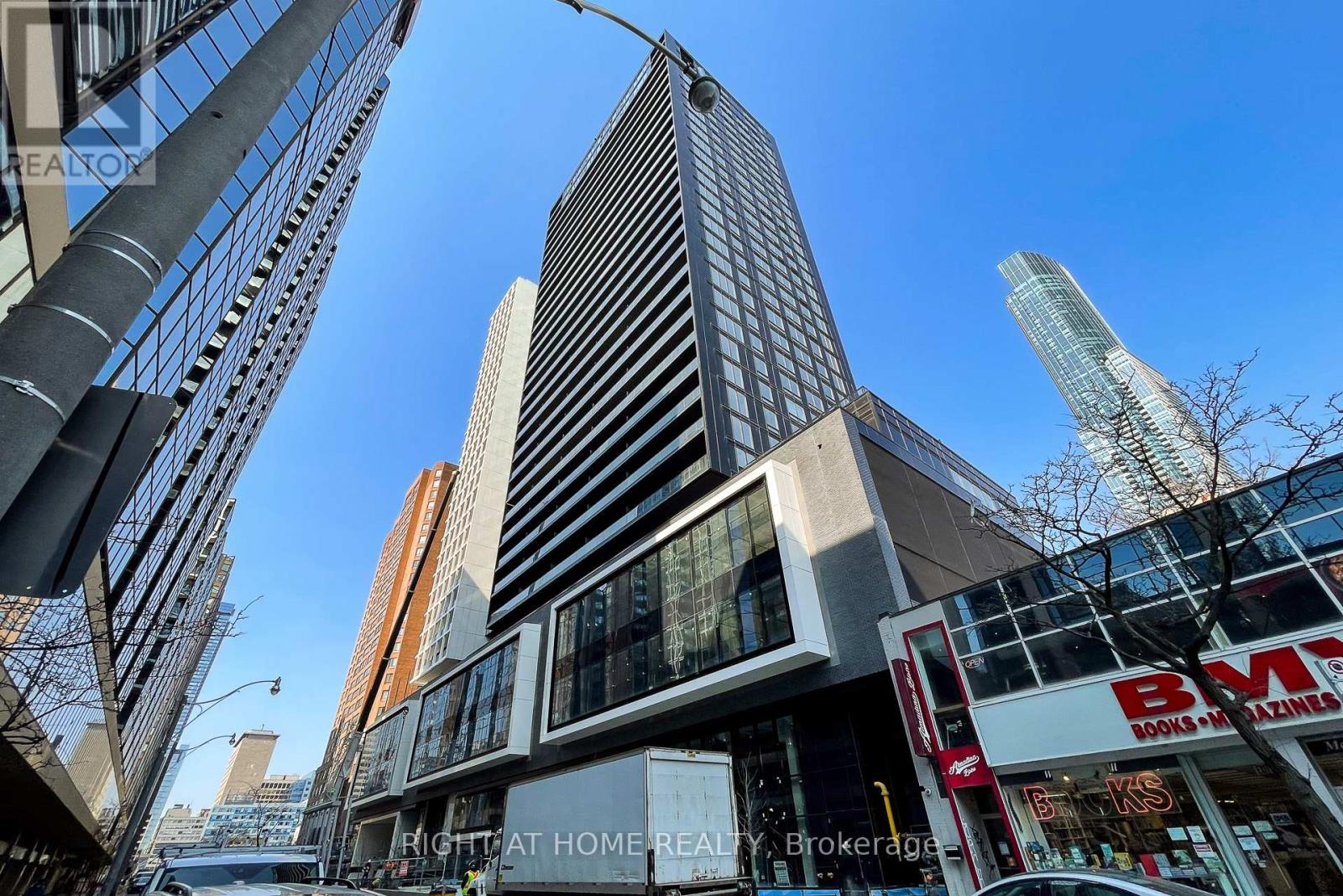 1819 - 20 EDWARD STREET, Toronto, Ontario