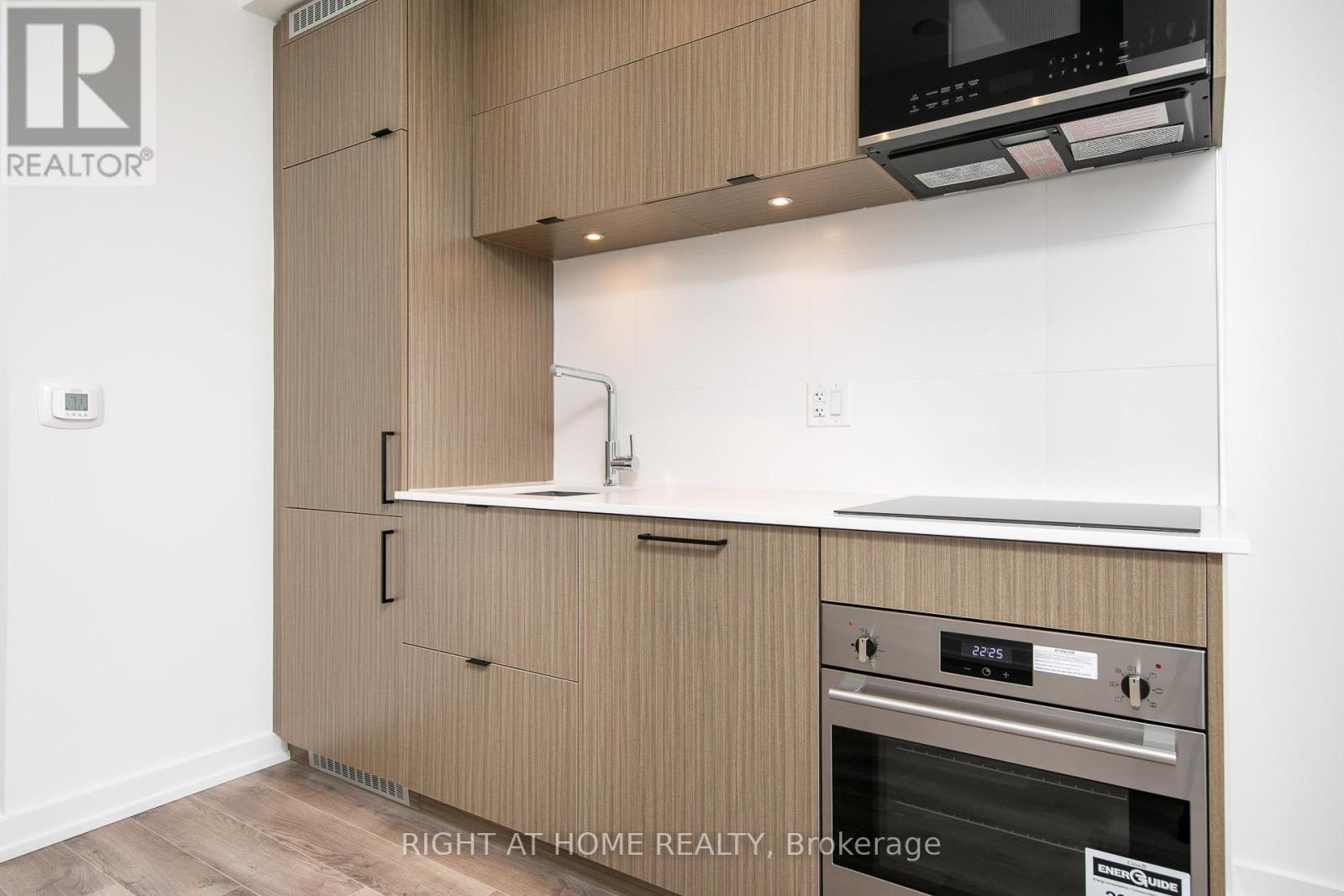 1819 - 20 Edward Street, Toronto (Bay Street Corridor), Ontario  M5G 0C5 - Photo 4 - C12911534