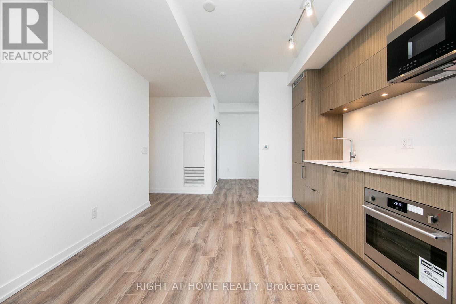 1819 - 20 Edward Street, Toronto (Bay Street Corridor), Ontario  M5G 0C5 - Photo 5 - C12911534