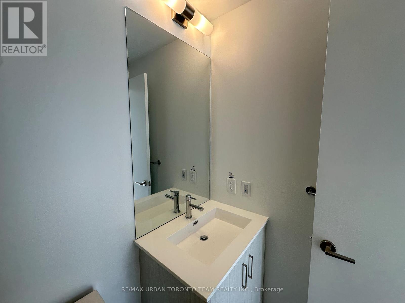 3508 - 180 Front Street E, Toronto (Moss Park), Ontario  M5A 0K9 - Photo 10 - C12911572