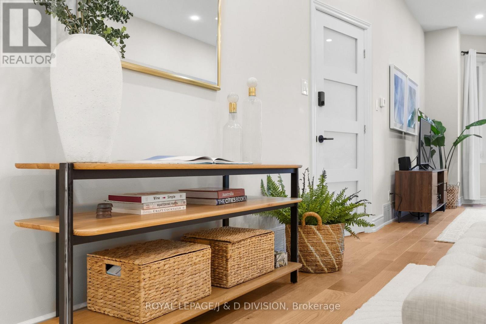 28 Argyle Street, Toronto, Ontario  M6J 1N4 - Photo 3 - C12911608