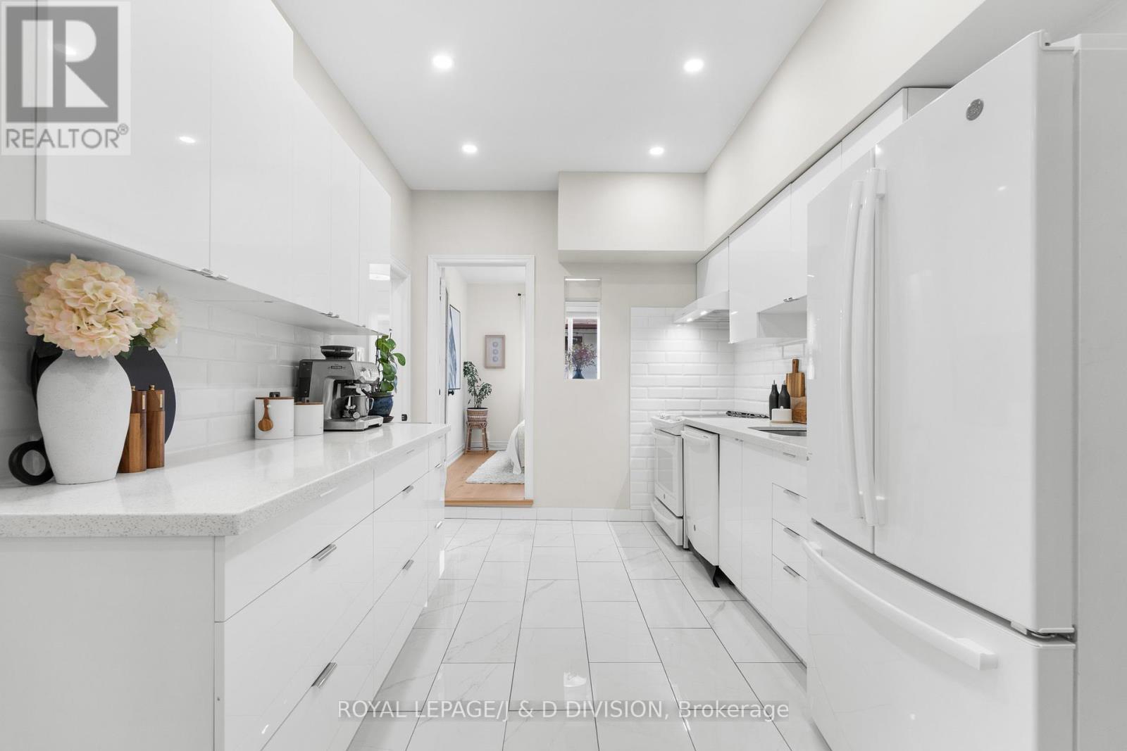 28 Argyle Street, Toronto, Ontario  M6J 1N4 - Photo 7 - C12911608