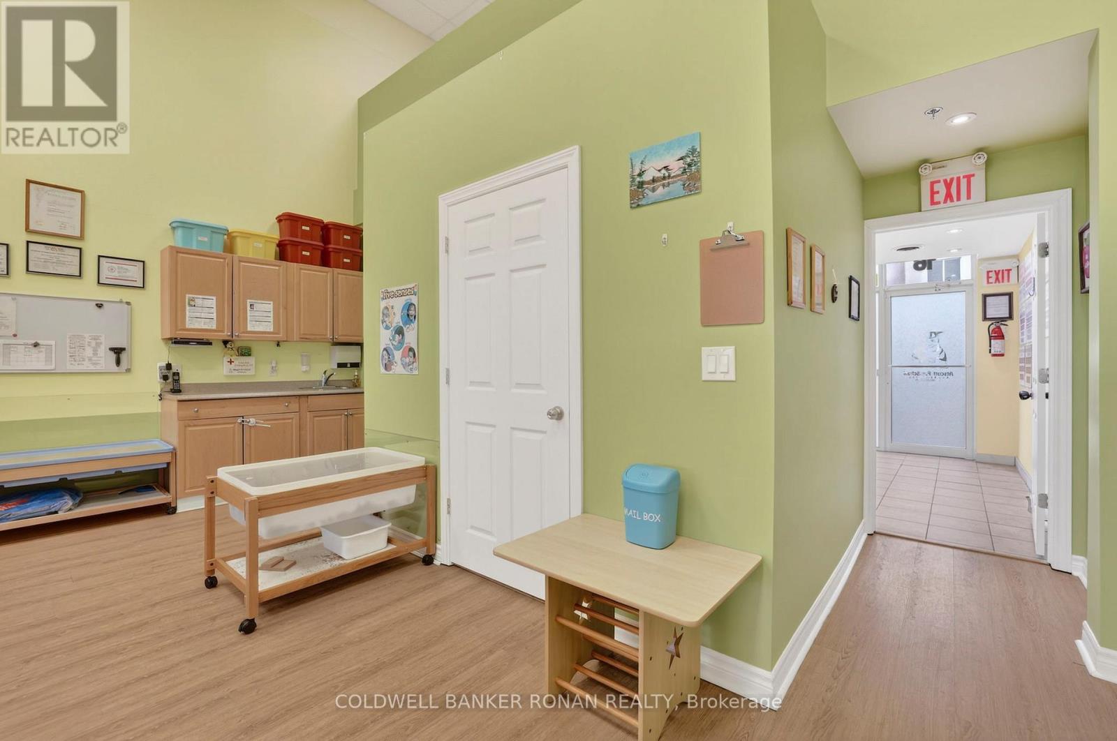 16 - 16945 Leslie Street, Newmarket (Newmarket Industrial Park), Ontario  L3Y 9A2 - Photo 6 - N12911510