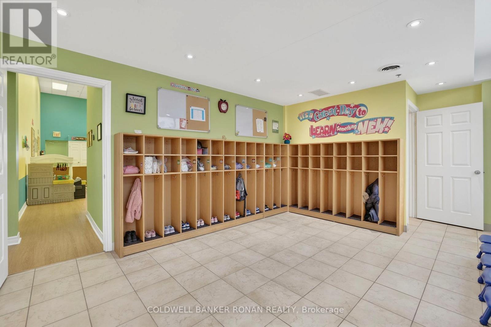 16945 Leslie Street, Newmarket (Newmarket Industrial Park), Ontario  L3Y 9A2 - Photo 3 - N12911538