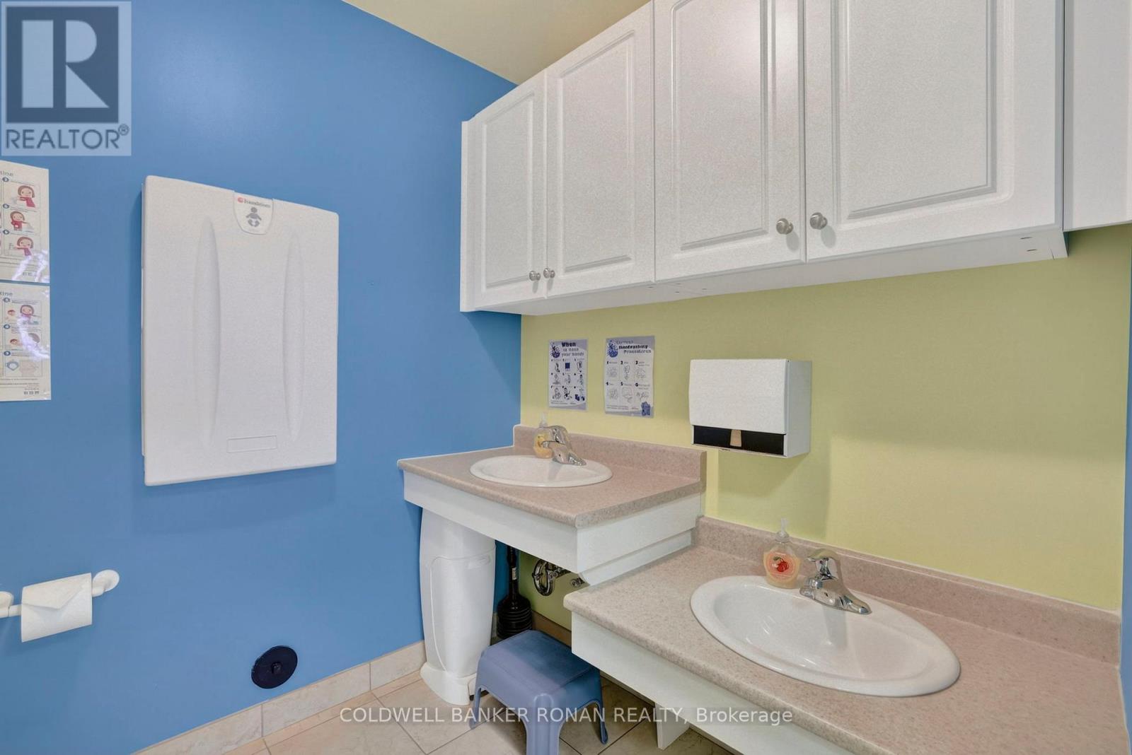 16945 Leslie Street, Newmarket (Newmarket Industrial Park), Ontario  L3Y 9A2 - Photo 5 - N12911538