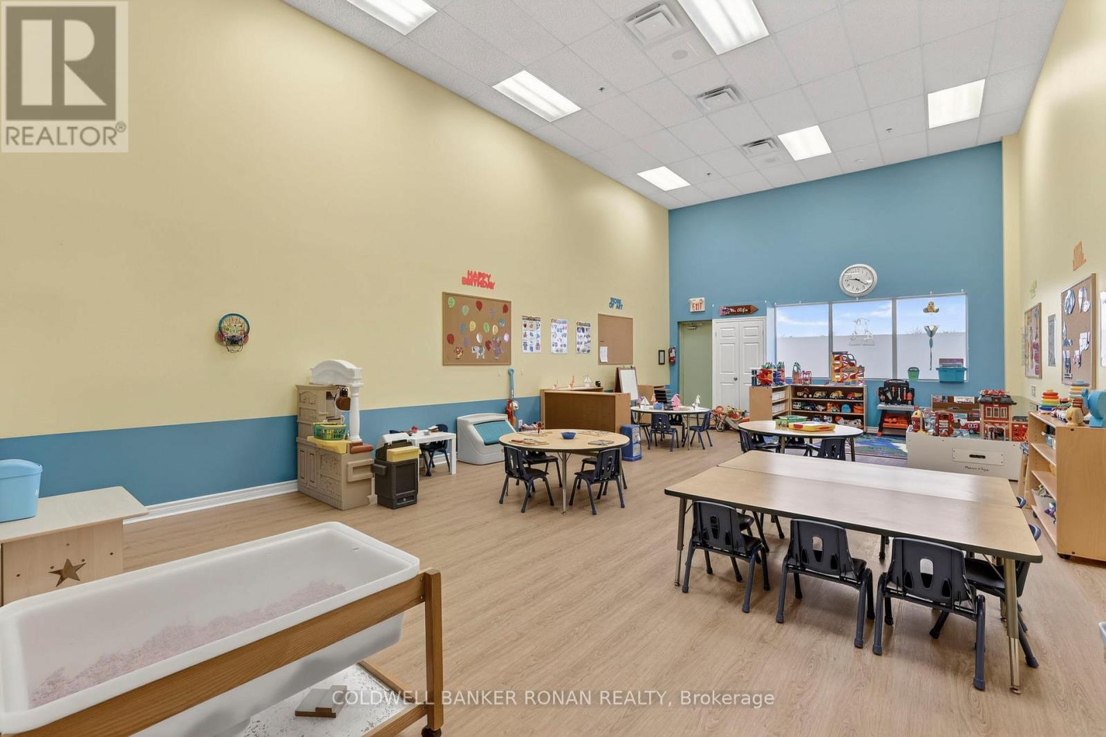 16945 Leslie Street, Newmarket (Newmarket Industrial Park), Ontario  L3Y 9A2 - Photo 9 - N12911538