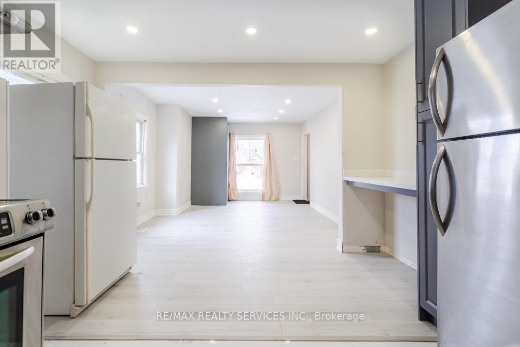 73 Drury Lane, Barrie (Wellington), Ontario  L4M 3C9 - Photo 10 - S12911560