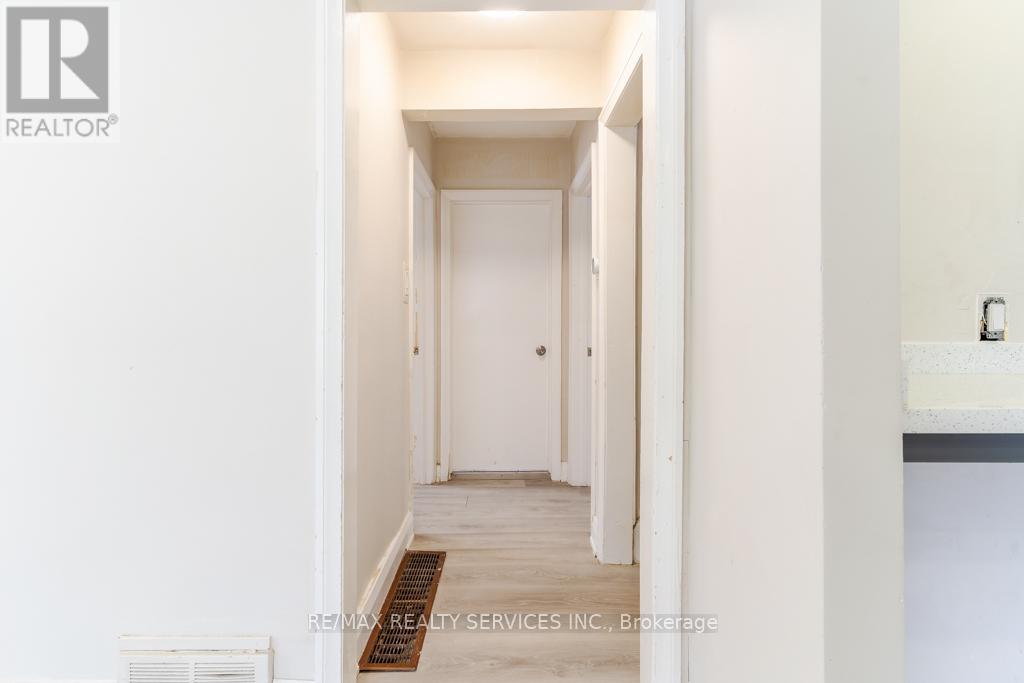 73 Drury Lane, Barrie (Wellington), Ontario  L4M 3C9 - Photo 11 - S12911560