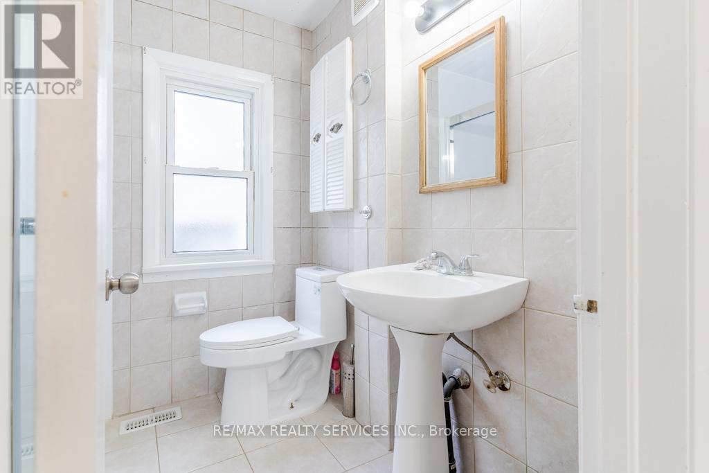 73 Drury Lane, Barrie (Wellington), Ontario  L4M 3C9 - Photo 12 - S12911560